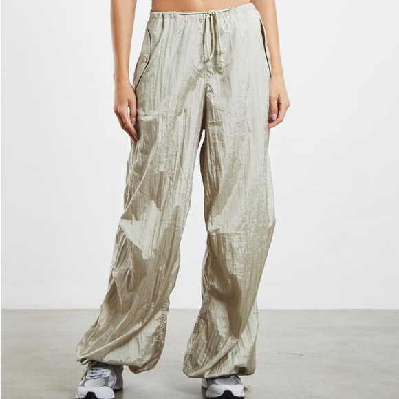 MOTEL ROCKS CHUTE TROUSER IN PARACHUTE IN ALMOND MILK - Picture 4 of 8